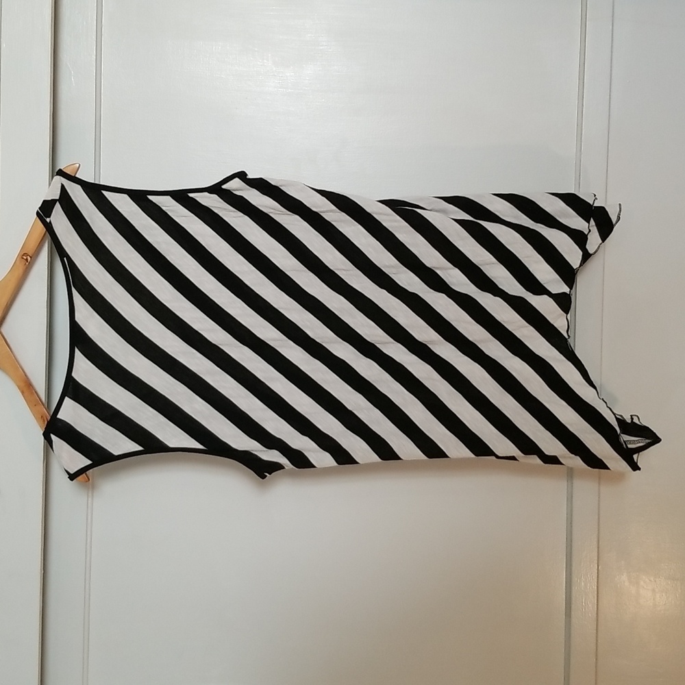 Striped Black & White Tank Top VGUC - Picture 7 of 7